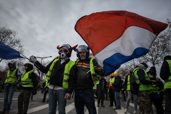 Cuộc biểu tình áo gile vàng ở Paris Cuộc biểu tình áo gile vàng ở Paris - Sputnik Việt Nam