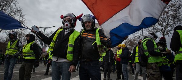 Cuộc biểu tình áo gile vàng ở Paris - Sputnik Việt Nam