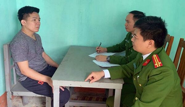 Nguyễn Đức Thành (bìa trái) nghi phạm cầm đầu tổ chức tín dụng đen Nam Long, tổ chức tín dụng quy mô lớn vừa được Công an tỉnh Thanh Hóa triệt phá Nguyễn Đức Thành (bìa trái) nghi phạm cầm đầu tổ chức tín dụng đen Nam Long, tổ chức tín dụng quy mô lớn vừa được Công an tỉnh Thanh Hóa triệt phá - Sputnik Việt Nam