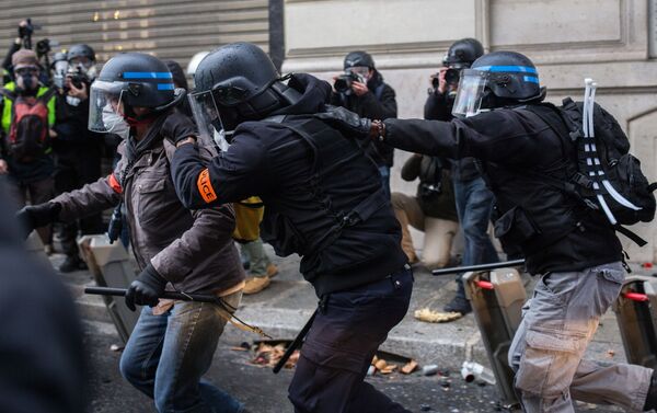 Cuộc biểu tình áo gile vàng ở Paris - Sputnik Việt Nam