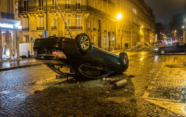 Cuộc biểu tình áo gile vàng ở Paris - Sputnik Việt Nam