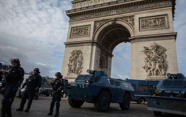 Cuộc biểu tình áo gile vàng ở Paris - Sputnik Việt Nam