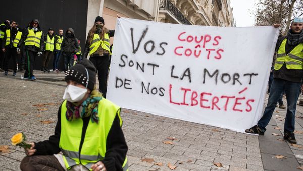 Cuộc biểu tình áo gile vàng ở Paris Cuộc biểu tình áo gile vàng ở Paris - Sputnik Việt Nam