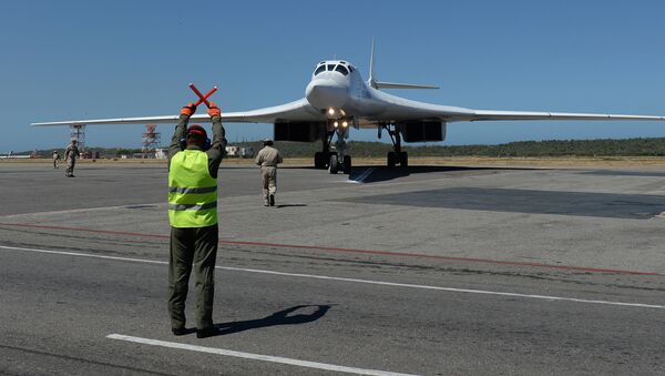 Máy bay ném bom chiến lược Tu-160 - Sputnik Việt Nam