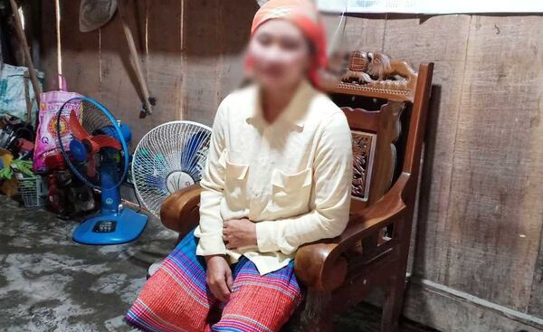 Chị Dự Thị Váng, mẹ của T.và L. lo lắng về hai cô con gái. - Sputnik Việt Nam