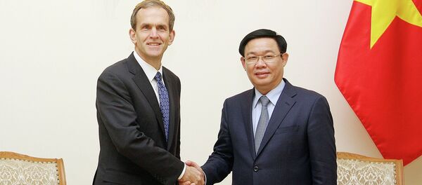 Chiều 11/12/2018, tại Trụ sở Chính phủ, Phó Thủ tướng Vương Đình Huệ tiếp ông Kent Walker, Phó Chủ tịch Cấp cao về các vấn đề toàn cầu của Google đang thăm và làm việc tại Việt Nam. Chiều 11/12/2018, tại Trụ sở Chính phủ, Phó Thủ tướng Vương Đình Huệ tiếp ông Kent Walker, Phó Chủ tịch Cấp cao về các vấn đề toàn cầu của Google đang thăm và làm việc tại Việt Nam. - Sputnik Việt Nam