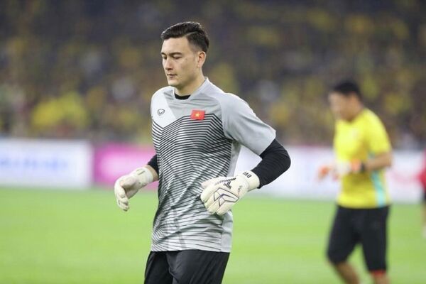 Các cầu thủ Việt Nam khởi động trên sân Bukit Jalil trước trận chung kết lượt đi gặp Malaysia. Các cầu thủ Việt Nam khởi động trên sân Bukit Jalil trước trận chung kết lượt đi gặp Malaysia. - Sputnik Việt Nam