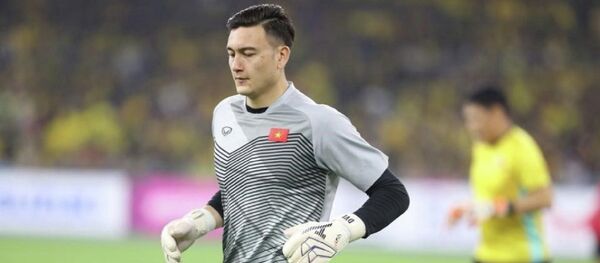 Các cầu thủ Việt Nam khởi động trên sân Bukit Jalil trước trận chung kết lượt đi gặp Malaysia. Các cầu thủ Việt Nam khởi động trên sân Bukit Jalil trước trận chung kết lượt đi gặp Malaysia. - Sputnik Việt Nam