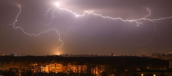 Весенняя гроза в Москве - Sputnik Việt Nam