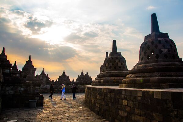 Tổ hợp chùa Phật giáo Borobodur trên đảo Java - Sputnik Việt Nam