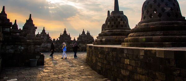 Tổ hợp chùa Phật giáo Borobodur trên đảo Java Tổ hợp chùa Phật giáo Borobodur trên đảo Java - Sputnik Việt Nam