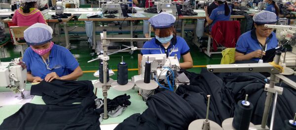 Sản xuất may mặc tại Công ty TNHH Far Eastern New Apparel Việt Nam - KCN Bắc Đồng Phú, tỉnh Bình Phước. Sản xuất may mặc tại Công ty TNHH Far Eastern New Apparel Việt Nam - KCN Bắc Đồng Phú, tỉnh Bình Phước. - Sputnik Việt Nam