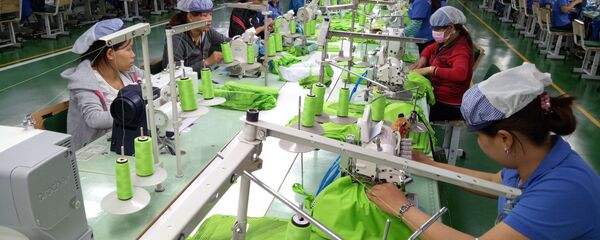 Sản xuất may mặc tại Công ty TNHH Far Eastern New Apparel Việt Nam - KCN Bắc Đồng Phú, tỉnh Bình Phước. Sản xuất may mặc tại Công ty TNHH Far Eastern New Apparel Việt Nam - KCN Bắc Đồng Phú, tỉnh Bình Phước. - Sputnik Việt Nam