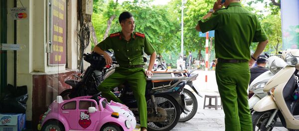 Các nhân viên cảnh sát ở Hà Nội Các nhân viên cảnh sát ở Hà Nội - Sputnik Việt Nam