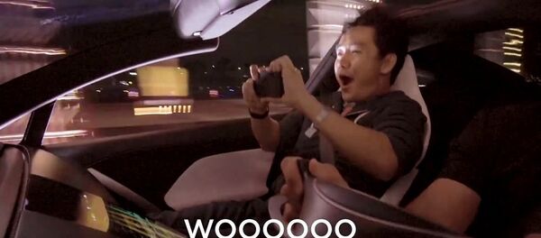 Màn tăng tốc của xe Tesla mới khiến hành khách phấn chấn cao độ Màn tăng tốc của xe Tesla mới khiến hành khách phấn chấn cao độ - Sputnik Việt Nam