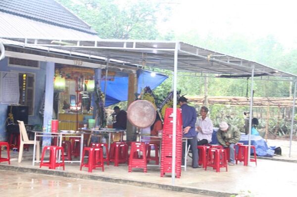 Đám tang anh dân quân trẻ tuổi giữa không khí ảm đạm ngày cuối đông khiến lòng người ở lại trĩu nặng - Sputnik Việt Nam