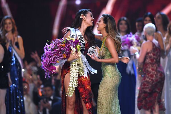 Người chiến thắng trong cuộc thi Hoa hậu Hoàn vũ 2018 Catriona Gray - Sputnik Việt Nam