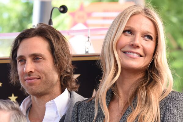 Nhà sản xuất phim Brad Falchuk và nữ diễn viên Gwyneth Paltrow kết hôn vào ngày 29 tháng 9 - Sputnik Việt Nam