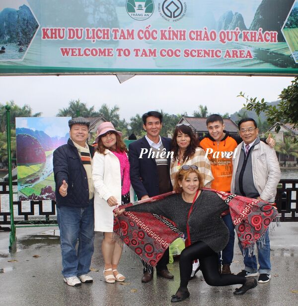 Bố Phiên và con trai Pavel cùng các bạn của bố - Sputnik Việt Nam