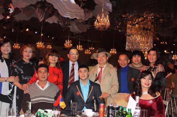 Hai bố con tại sự kiện của nhóm Trái tim nước Nga Xô-Viết - Sputnik Việt Nam