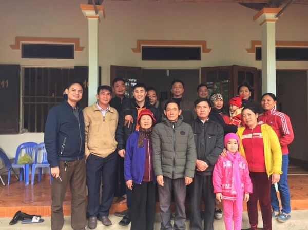 Pavel Ungerov cùng với bà con bên nội - Sputnik Việt Nam