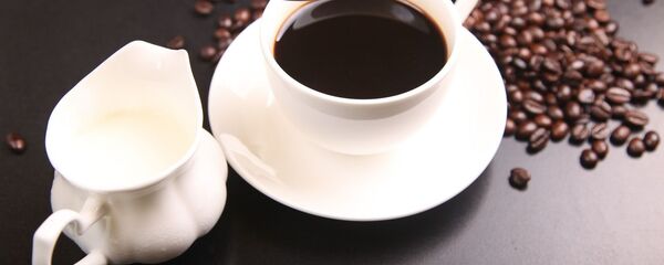 Чашка кофе с сахаром и молочник - Sputnik Việt Nam