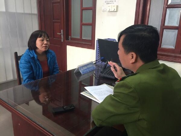 Nữ phóng viên Đào Thị Thanh Bình tại cơ quan công an - Sputnik Việt Nam