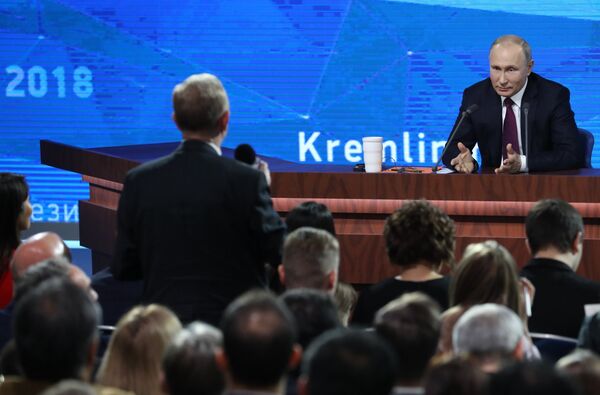 Cuộc họp báo lớn của Tổng thống Nga Vladimir Putin năm 2018 Cuộc họp báo lớn của Tổng thống Nga Vladimir Putin năm 2018 - Sputnik Việt Nam