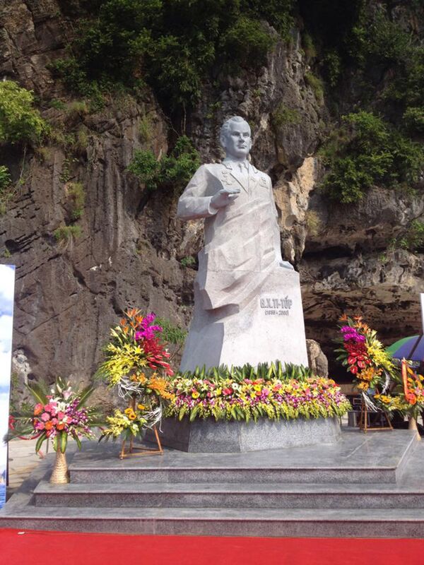 Tượng đài phi hành gia Nga trên đảo Titov ở vịnh Hạ Long Tượng đài phi hành gia Nga trên đảo Titov ở vịnh Hạ Long - Sputnik Việt Nam