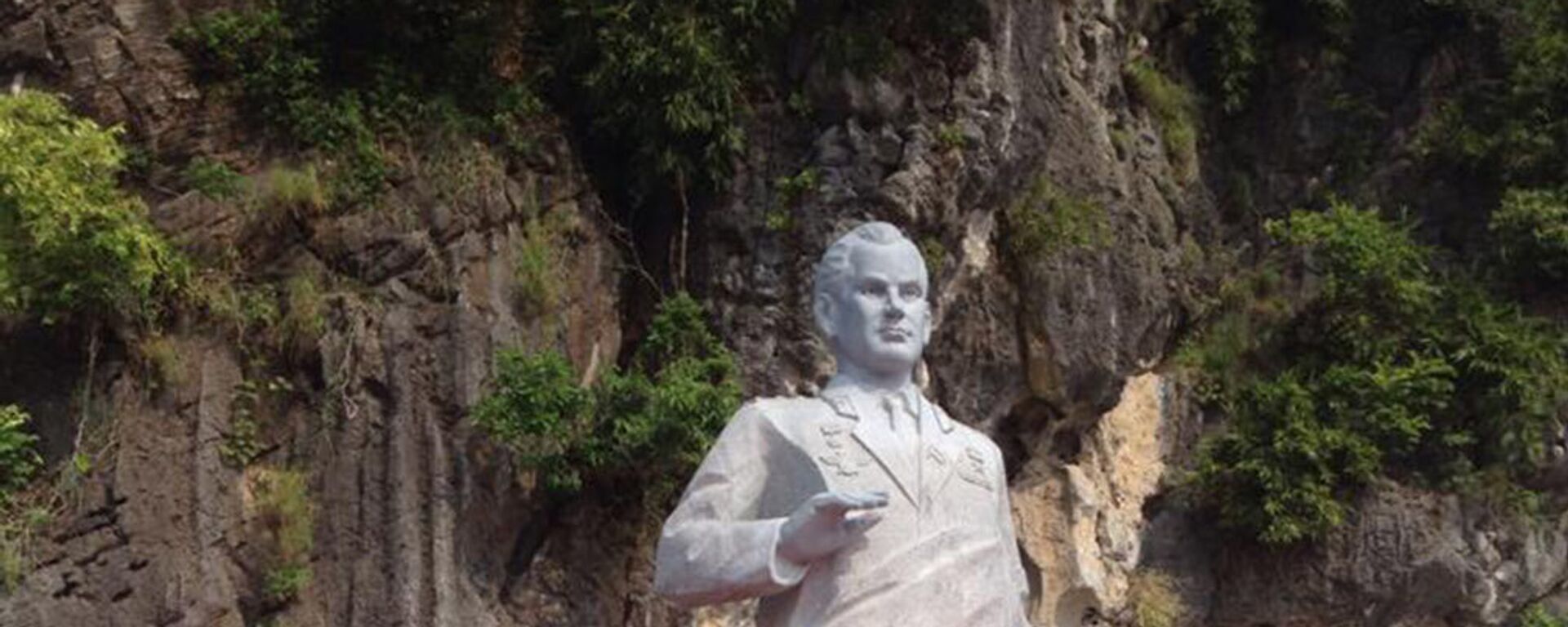 Tượng đài phi hành gia Nga trên đảo Titov ở vịnh Hạ Long Tượng đài phi hành gia Nga trên đảo Titov ở vịnh Hạ Long - Sputnik Việt Nam, 1920, 14.09.2015