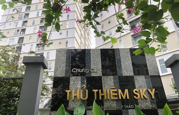 Bé gái 5 tuổi rơi từ tầng 14 Chung cư Thủ Thiêm Sky xuống đất - Sputnik Việt Nam