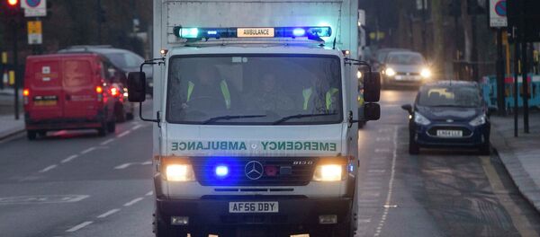 An ambulance carrying a female Ebola patient arrives at the Royal Free Hospital in London An ambulance carrying a female Ebola patient arrives at the Royal Free Hospital in London - Sputnik Việt Nam