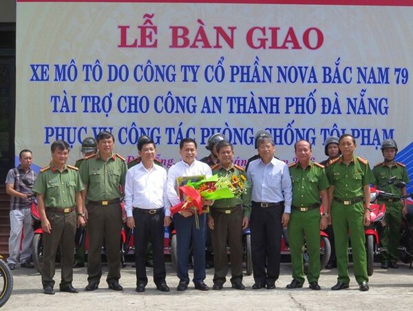 Vũ nhôm ngoài làm từ thiện còn tặng phương tiện cho Công an Đà Nẵng để...phòng chống tội phạm Vũ nhôm ngoài làm từ thiện còn tặng phương tiện cho Công an Đà Nẵng để...phòng chống tội phạm - Sputnik Việt Nam