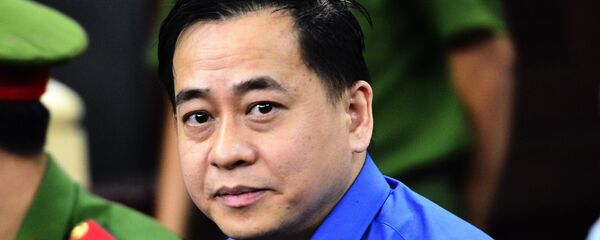 Bị cáo Phan Văn Anh Vũ tại phiên tòa xét xử “cố ý làm trái quy định của nhà nước về quản lý kinh tế gây hậu quả nghiêm trọng”, “thiếu trách nhiệm gây hậu quả nghiêm trọng” và “lạm dụng tín nhiệm chiếm đoạt tài sản”, gây thiệt hại cho ngân hàng DongA Bank 3.608 tỉ đồng - Sputnik Việt Nam