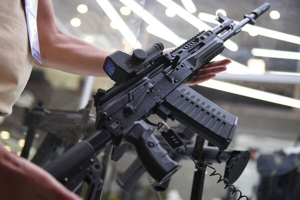Súng tiểu liên AK-308 - Sputnik Việt Nam