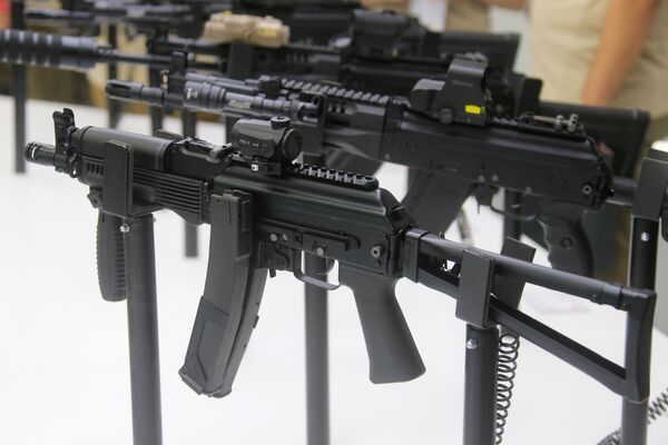 Súng tiểu liên nòng ngắn PP-19-01 Vityaz-SN - Sputnik Việt Nam