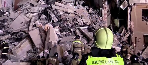 Khắc phục hậu quả vụ sập một đơn nguyên tòa chung cư trên Đại lộ Karl Marx ở Magnitogorsk - Sputnik Việt Nam