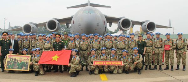 63 cán bộ, chiến sĩ bệnh viện Dã chiến cấp 2 số 1 quyết tâm hoàn thành nhiệm vụ. - Sputnik Việt Nam