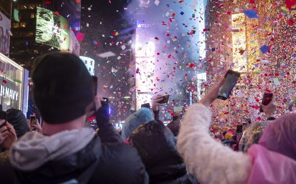 Lễ hội Năm Mới trên Quảng trường Thời đại ở New York - Sputnik Việt Nam