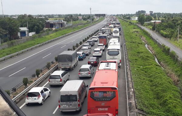 Kỷ luật Đô đốc: Đất vàng về tay cháu gái Út trọc dễ như trở bàn tay Kỷ luật Đô đốc: Đất vàng về tay cháu gái Út trọc dễ như trở bàn tay - Sputnik Việt Nam