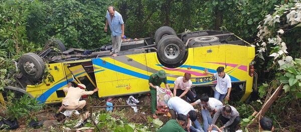 Hiện trường vụ xe khách lao xuống vực đèo Hải Vân. - Sputnik Việt Nam