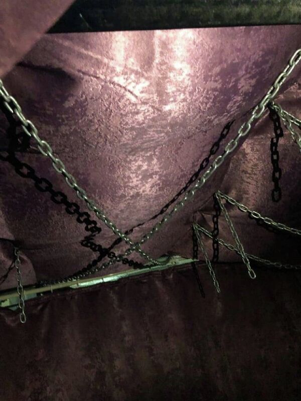 Những chiếc lồng sắt và dây xích được trang bị tạo cảm giác mạnh cho các cặp quan hệ đồng tính - Sputnik Việt Nam