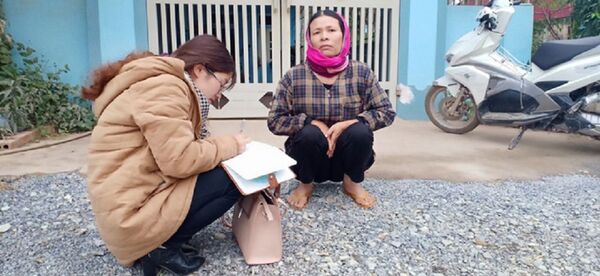 Bà Nghĩa vợ ông Năm khẳng định việc ông Năm vào lồng sắt là do ông ấy tự nguyện để cai ma túy Bà Nghĩa vợ ông Năm khẳng định việc ông Năm vào lồng sắt là do ông ấy tự nguyện để cai ma túy - Sputnik Việt Nam