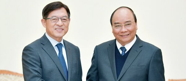 Thủ tướng Nguyễn Xuân Phúc tiếp ông Shim Won Hwan, Phó Tổng Giám đốc Điều hành Tập đoàn, Tổng giám đốc Công ty Điện tử của Tập đoàn Samsung, Hàn Quốc. - Sputnik Việt Nam