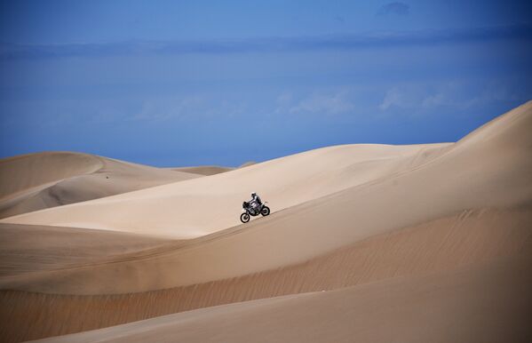 Biker ở chặng thứ 6 của cuộc đua Dakar Rally 2019 ở Peru - Sputnik Việt Nam