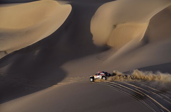 Tay đua Pháp Cyril Despres trong quá trình cuộc đua Dakar Rally 2019, Peru - Sputnik Việt Nam