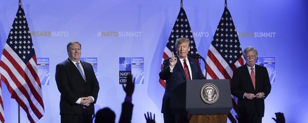 Mike Pompeo, Donald Trump, John Bolton - Sputnik Việt Nam