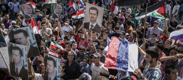 Mít tinh ủng hộ Tổng thống Syria Bashar Assad và Tổng thống Nga Vladimir Putin tại Latakia, Syria - Sputnik Việt Nam