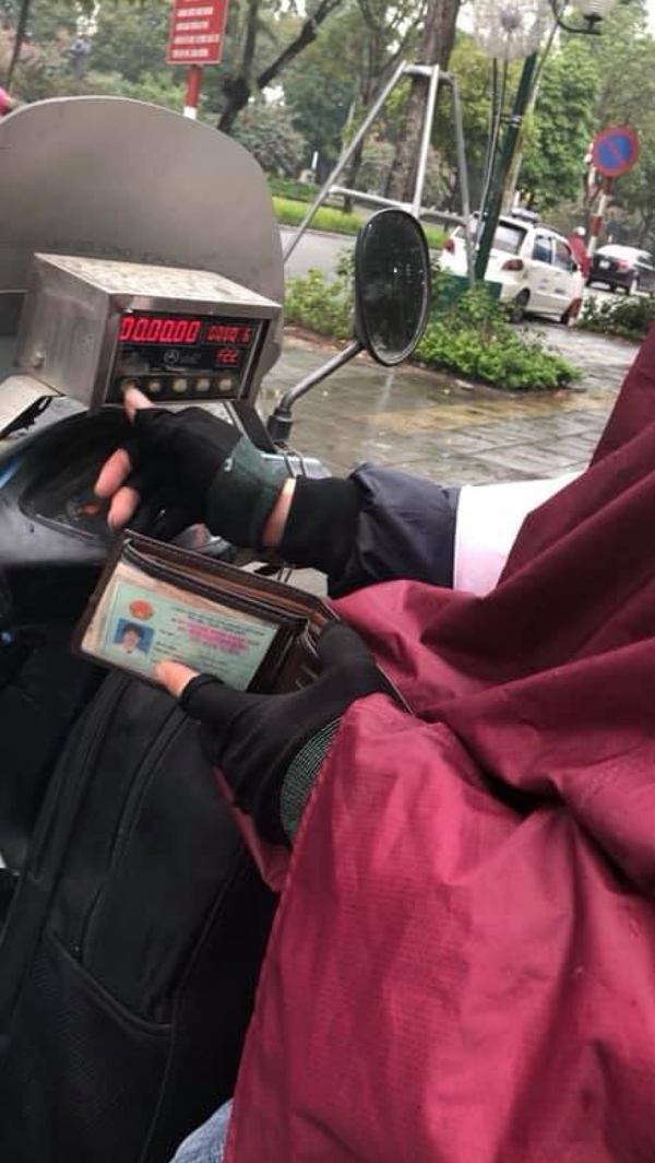 Cô gái phải trả 500k xe ôm cho đoạn đường 8km Cô gái phải trả 500k xe ôm cho đoạn đường 8km - Sputnik Việt Nam