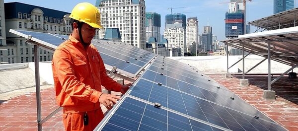 EVN HANOI lắp đặt miễn phí điện mặt trời cho hộ nghèo ở Quốc Oai. EVN HANOI lắp đặt miễn phí điện mặt trời cho hộ nghèo ở Quốc Oai. - Sputnik Việt Nam